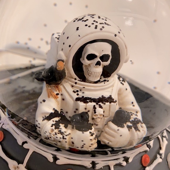 Halloween Skeleton Astronaut Spaceman Spaceship Waterglobe - Picture 4 of 4
